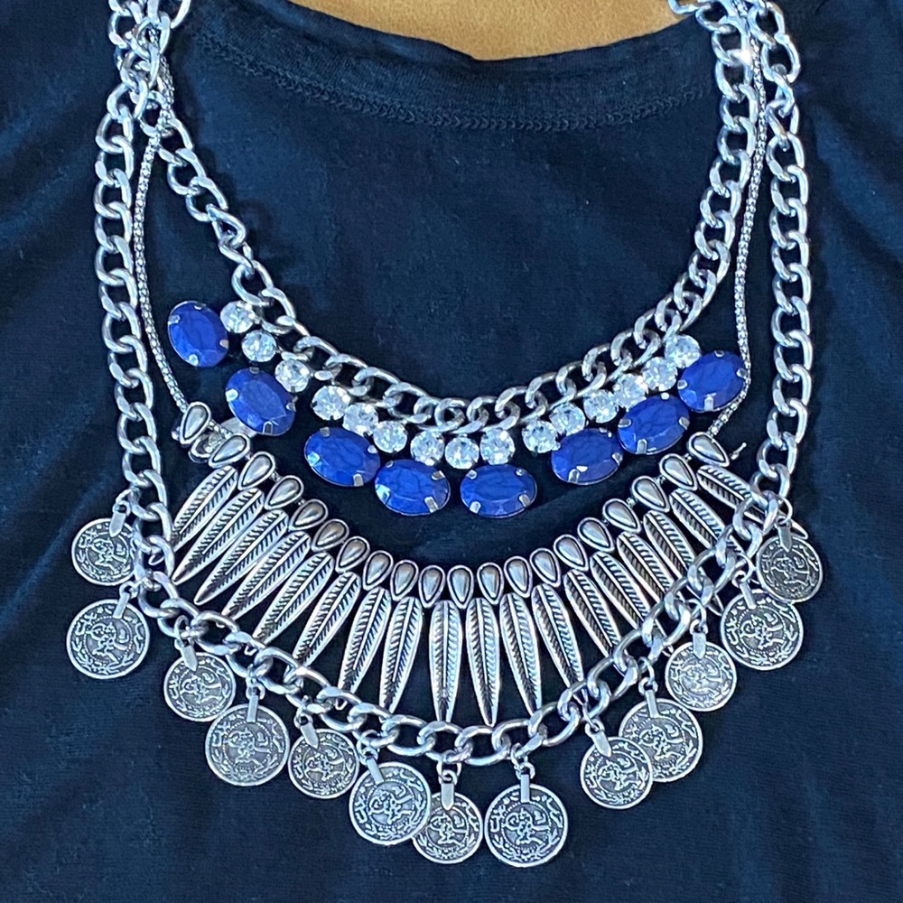 Cute Verá Wang necklace